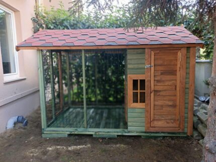 Telli Alanlı Ahşap Köpek Kulübesi KKT2029